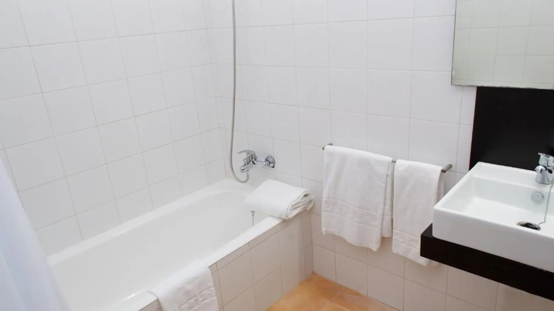 Apartamentos Vista Alegre Mallorca Cala Mandia  İspanya